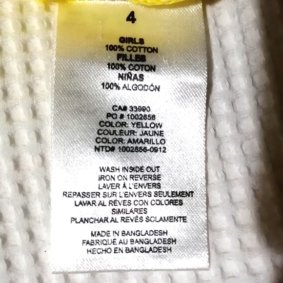 🔥SALE🔥 🌟HP🌟 Hello Kitty Sparkly Canada Girl's T-shirt Tee NWT Sizes 4, 6, 6X - Picture 4 of 5